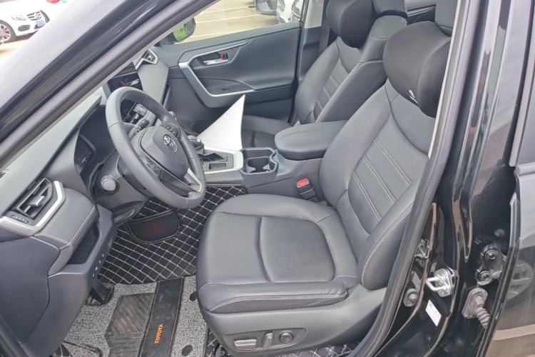 Used Toyota RAV4 2023 2.0L CVT Two-Wheel Drive Fashion Plus Edition Left Front Seat