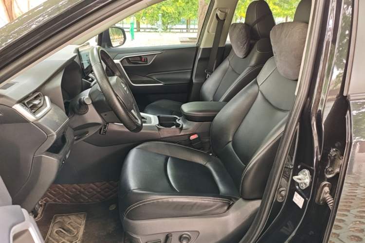 Used Toyota RAV4 2023 2.0L CVT Two-Wheel Drive Urban Edition Left Front Seat