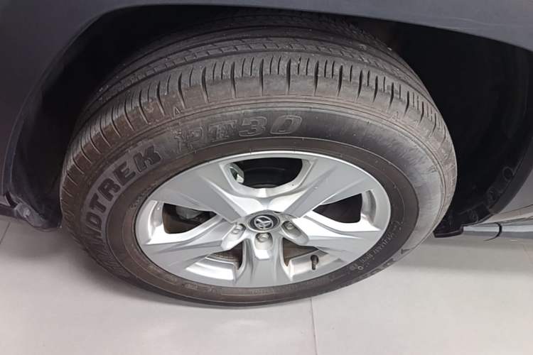 Used Toyota RAV4 2023 2.0L CVT Two-Wheel Drive Urban Edition Left Front Wheel Hub