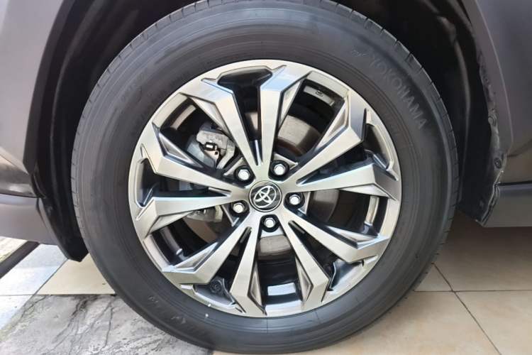 Used Toyota RAV4 2023 2.0L CVT 4x4 Explorer Plus Edition Left Front Wheel Hub