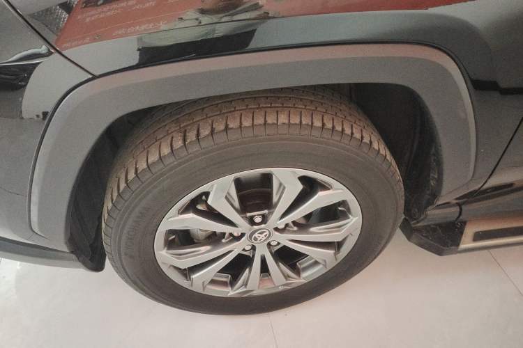 Used Toyota RAV4 2023 2.0L CVT Two-Wheel Drive Fashion Plus Edition Left Front Wheel Hub