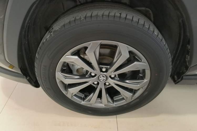 Used Toyota RAV4 2023 2.0L CVT Two-Wheel Drive Fashion Plus Edition Left Front Wheel Hub