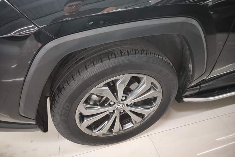 Used Toyota RAV4 2023 2.0L CVT Two-Wheel Drive Fashion Plus Edition Left Front Wheel Hub
