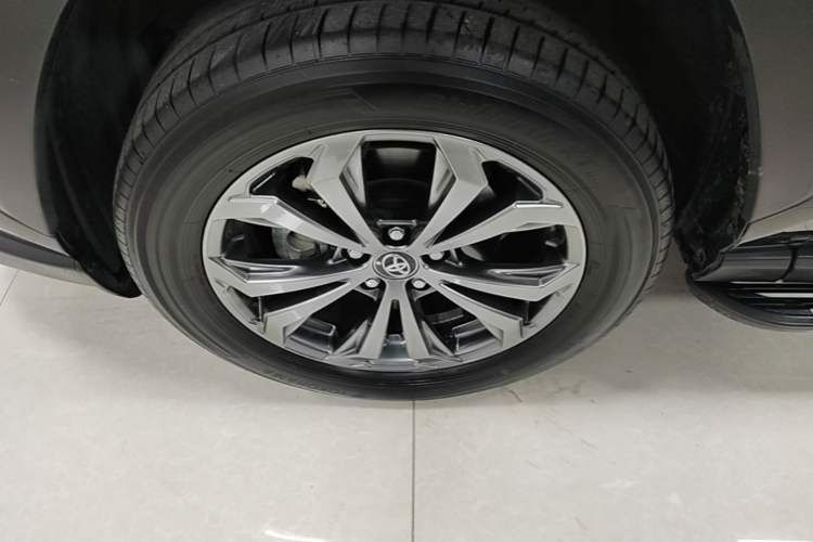 Used Toyota RAV4 2023 2.0L CVT Two-Wheel Drive Fashion Plus Edition Left Front Wheel Hub