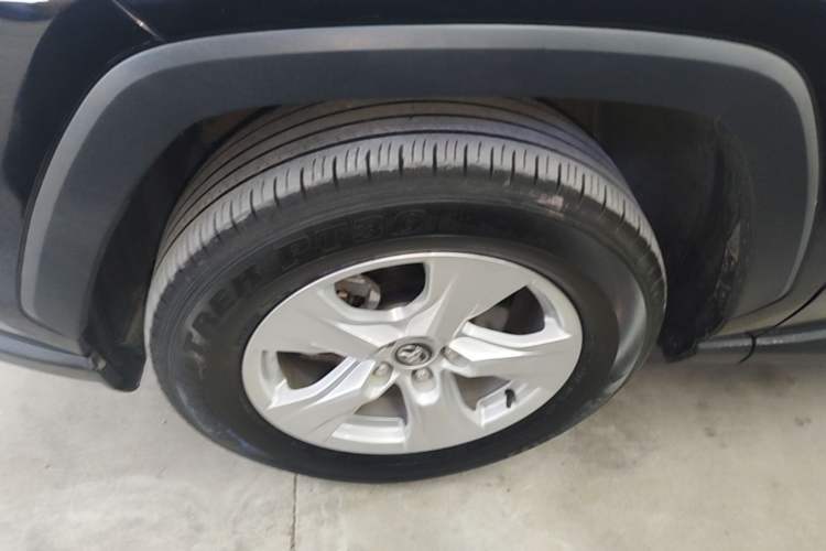 Used Toyota RAV4 2023 2.0L CVT Two-Wheel Drive Urban Edition Left Front Wheel Hub