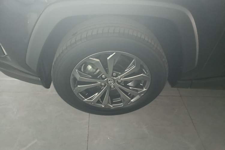 Used Toyota RAV4 2023 2.0L CVT Two-Wheel Drive Fashion Plus Edition Left Front Wheel Hub