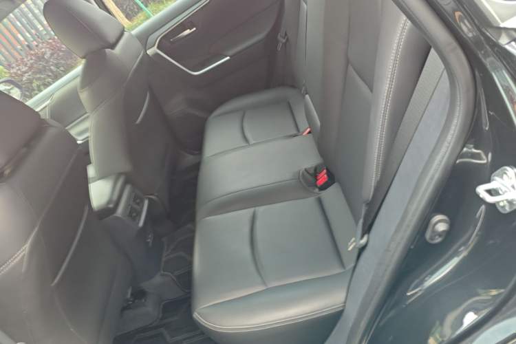 Used Toyota RAV4 2023 2.0L CVT Two-Wheel Drive Fashion Edition Left Rear Seat