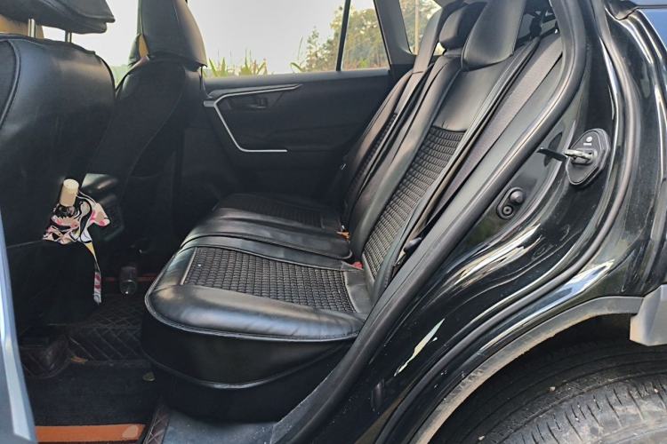 Used Toyota RAV4 2023 2.0L CVT Two-Wheel Drive Fashion Edition Left Rear Seat