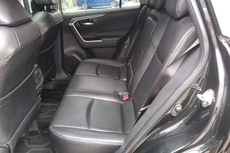 Used Toyota RAV4 2023 2.0L CVT Two-Wheel Drive Fashion Edition Left Rear Seat