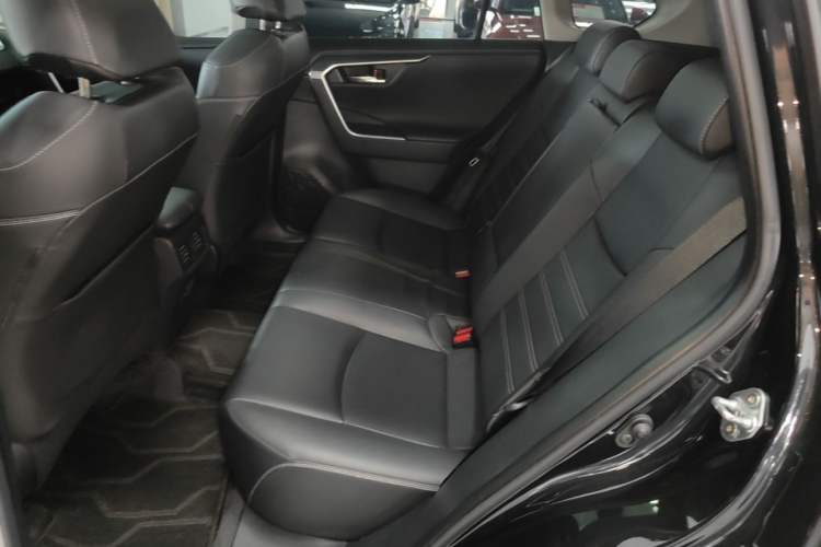Used Toyota RAV4 2023 2.0L CVT Two-Wheel Drive Fashion Plus Edition Left Rear Seat