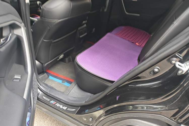Used Toyota RAV4 2023 2.0L CVT Two-Wheel Drive Fashion Edition Left Rear Seat