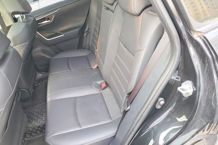 Used Toyota RAV4 2023 2.0L CVT Two-Wheel Drive Fashion Plus Edition Left Rear Seat