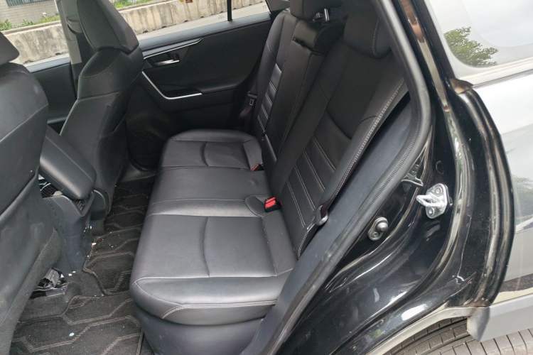 Used Toyota RAV4 2023 Dual-Engine 2.5L E-CVT Four-Wheel Drive Elite Plus Edition Left Rear Seat