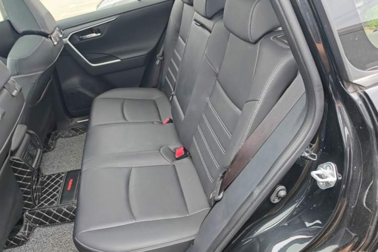 Used Toyota RAV4 2023 2.0L CVT Two-Wheel Drive Fashion Plus Edition Left Rear Seat