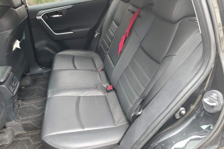Used Toyota RAV4 2023 2.0L CVT Two-Wheel Drive Fashion Plus Edition Left Rear Seat