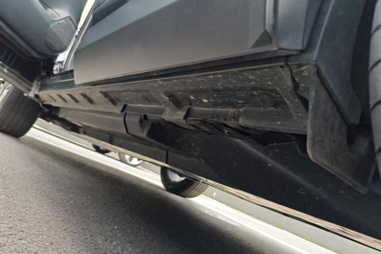 Used Toyota RAV4 2023 2.0L CVT Two-Wheel Drive Fashion Edition Left Side Sill