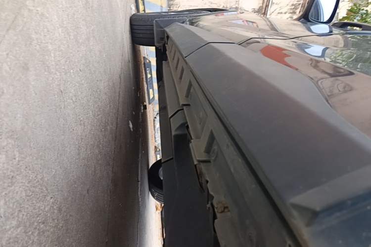 Used Toyota RAV4 2023 2.0L CVT Two-Wheel Drive Fashion Plus Edition Left Side Sill
