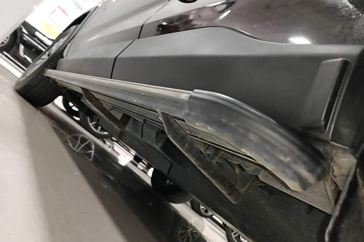 Used Toyota RAV4 2023 2.0L CVT Two-Wheel Drive Fashion Plus Edition Left Side Sill