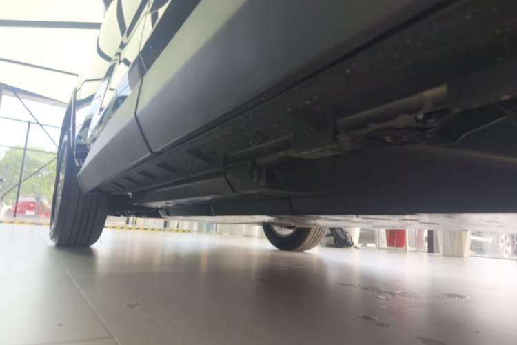 Used Toyota RAV4 2023 2.0L CVT Two-Wheel Drive Urban Edition Left Side Sill