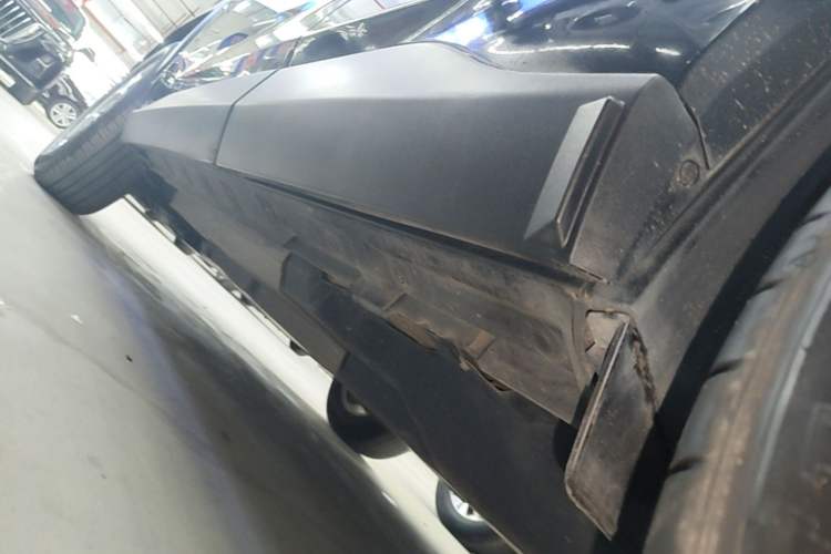 Used Toyota RAV4 2023 2.0L CVT Two-Wheel Drive Urban Edition Left Side Sill