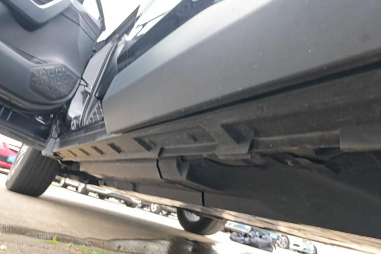 Used Toyota RAV4 2023 2.0L CVT Two-Wheel Drive Fashion Plus Edition Left Side Sill