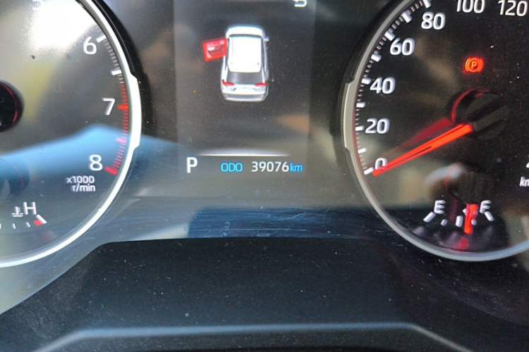 Used Toyota RAV4 2023 2.0L CVT Two-Wheel Drive Fashion Edition Odometer Close Up