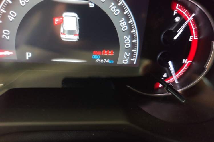 Used Toyota RAV4 2023 2.0L CVT Two-Wheel Drive Fashion Edition Odometer Close Up