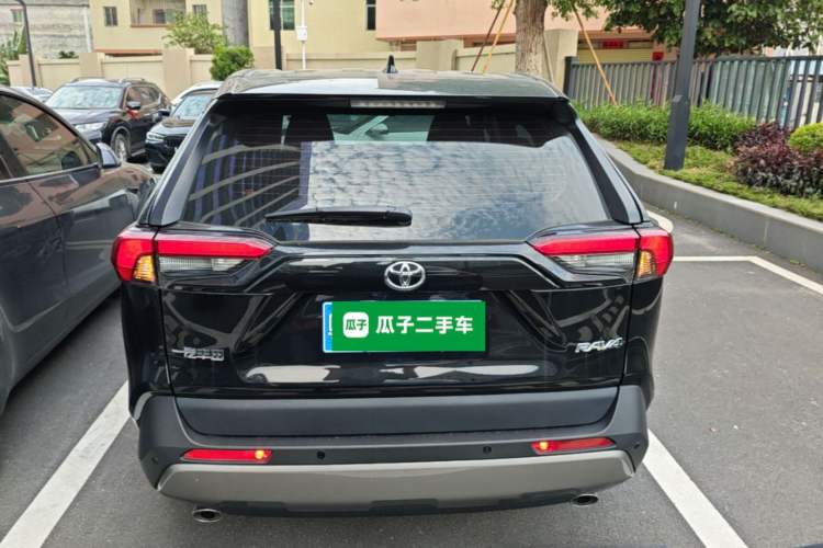Used Toyota RAV4 2023 2.0L CVT Two-Wheel Drive Fashion Edition Rear