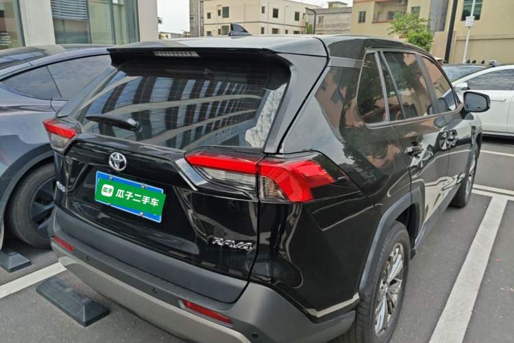 Used Toyota RAV4 2023 2.0L CVT Two-Wheel Drive Fashion Edition Rear Right 45 Deg