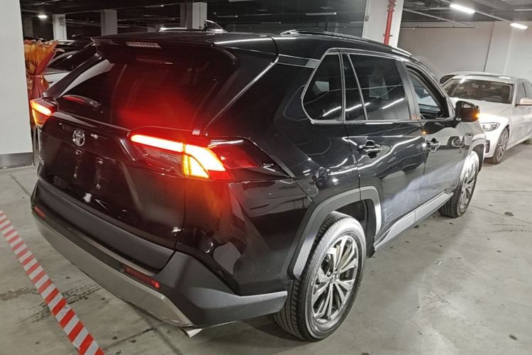 Used Toyota RAV4 2023 2.0L CVT Two-Wheel Drive Fashion Plus Edition Rear Right 45 Deg