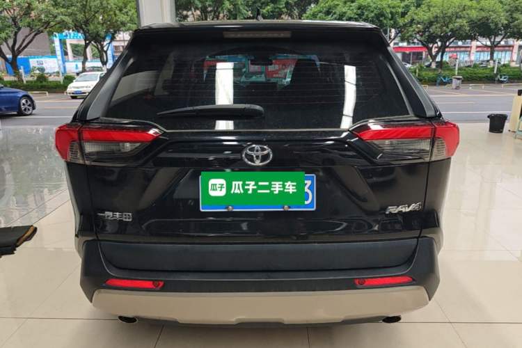 Used Toyota RAV4 2023 2.0L CVT Two-Wheel Drive Fashion Edition Rear