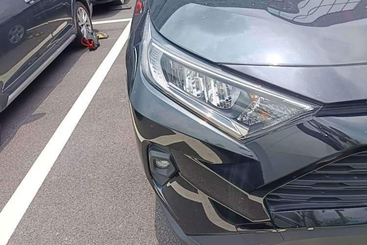 Used Toyota RAV4 2023 2.0L CVT Two-Wheel Drive Urban Edition Right Front Headlight