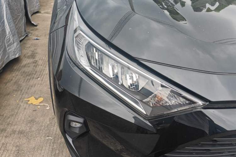 Used Toyota RAV4 2023 2.0L CVT Two-Wheel Drive Urban Edition Right Front Headlight
