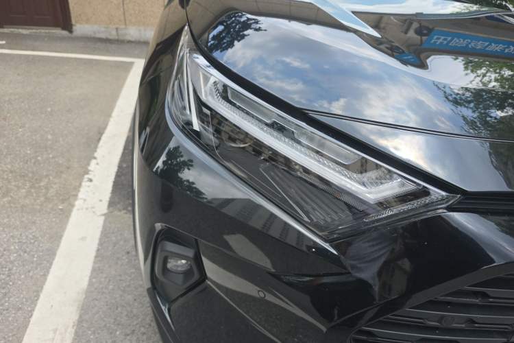 Used Toyota RAV4 2023 2.0L CVT Two-Wheel Drive Fashion Plus Edition Right Front Headlight
