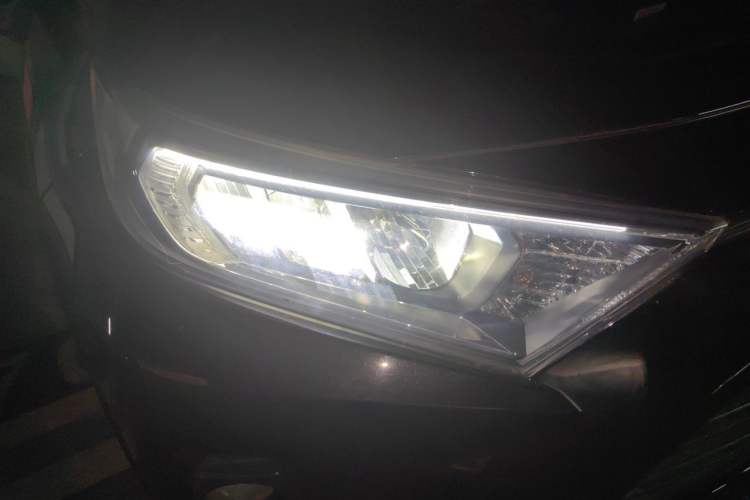 Used Toyota RAV4 2023 2.0L CVT Two-Wheel Drive Fashion Edition Right Front Headlight