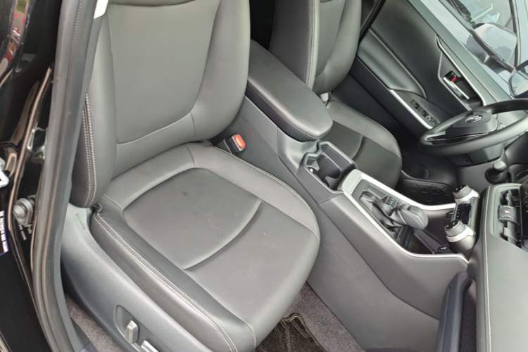 Used Toyota RAV4 2023 2.0L CVT Two-Wheel Drive Fashion Edition Right Front Seat