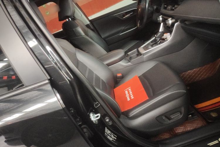 Used Toyota RAV4 2023 2.0L CVT Two-Wheel Drive Fashion Plus Edition Right Front Seat