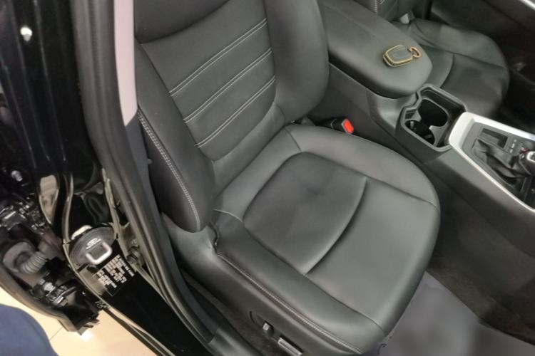 Used Toyota RAV4 2023 2.0L CVT Two-Wheel Drive Fashion Plus Edition Right Front Seat