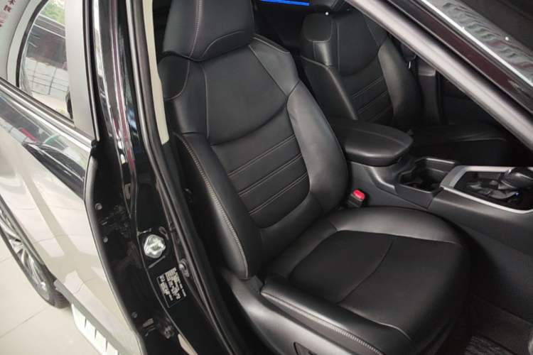 Used Toyota RAV4 2023 2.0L CVT Two-Wheel Drive Fashion Plus Edition Right Front Seat