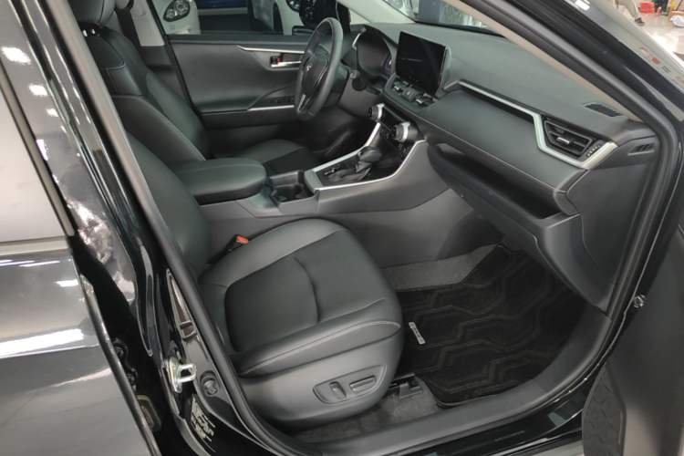 Used Toyota RAV4 2023 2.0L CVT Two-Wheel Drive Fashion Plus Edition Right Front Seat