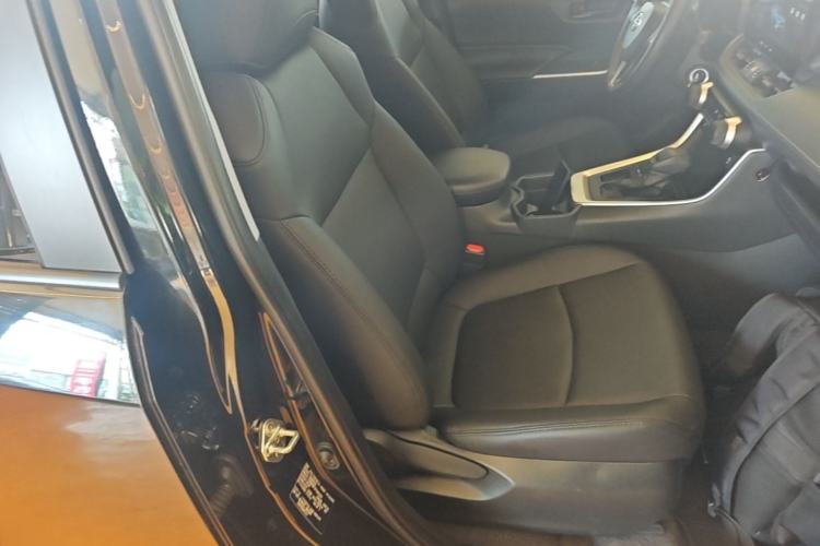 Used Toyota RAV4 2023 2.0L CVT Two-Wheel Drive Urban Edition Right Front Seat