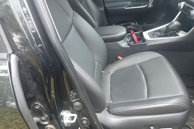 Used Toyota RAV4 2023 Dual-Motor 2.5L E-CVT Two-Wheel Drive Elite Edition Right Front Seat