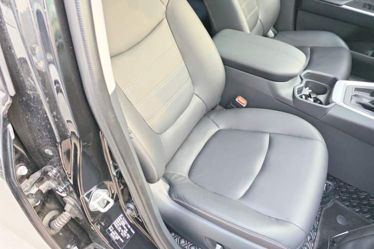 Used Toyota RAV4 2023 2.0L CVT Two-Wheel Drive Fashion Plus Edition Right Front Seat