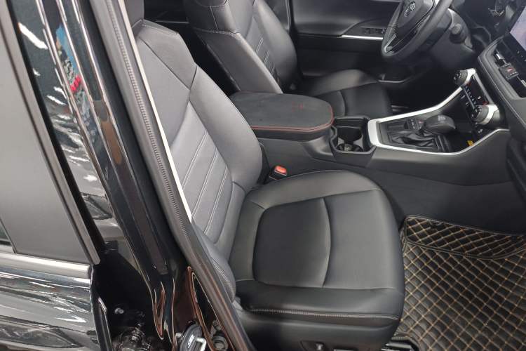 Used Toyota RAV4 2023 2.0L CVT Two-Wheel Drive Fashion Plus Edition Right Front Seat