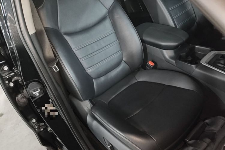 Used Toyota RAV4 2023 2.0L CVT Two-Wheel Drive Fashion Plus Edition Right Front Seat