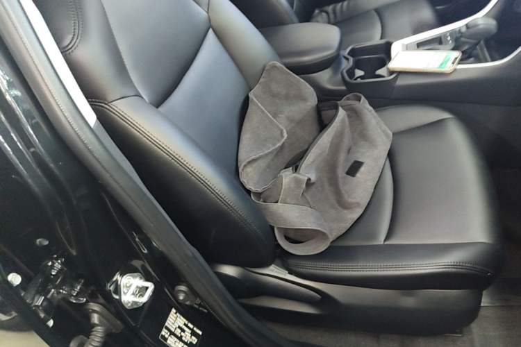 Used Toyota RAV4 2023 2.0L CVT Two-Wheel Drive Urban Edition Right Front Seat