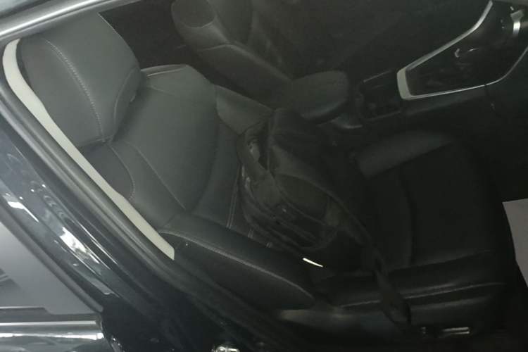Used Toyota RAV4 2023 2.0L CVT Two-Wheel Drive Fashion Plus Edition Right Front Seat
