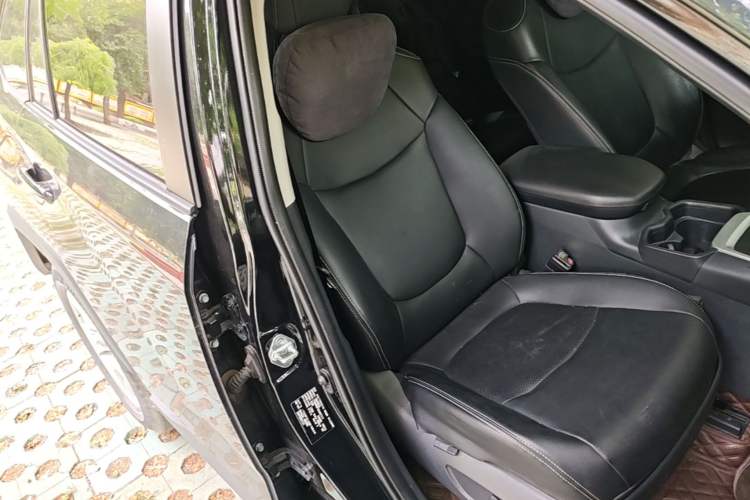 Used Toyota RAV4 2023 2.0L CVT Two-Wheel Drive Urban Edition Right Front Seat