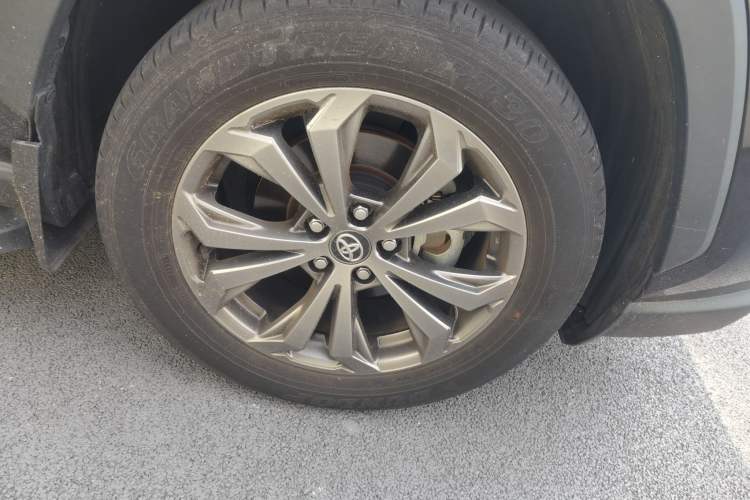 Used Toyota RAV4 2023 2.0L CVT Two-Wheel Drive Fashion Plus Edition Right Front Wheel Hub