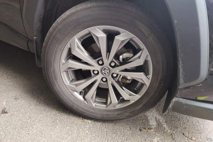 Used Toyota RAV4 2023 2.0L CVT 4x4 Explorer Plus Edition Right Front Wheel Hub